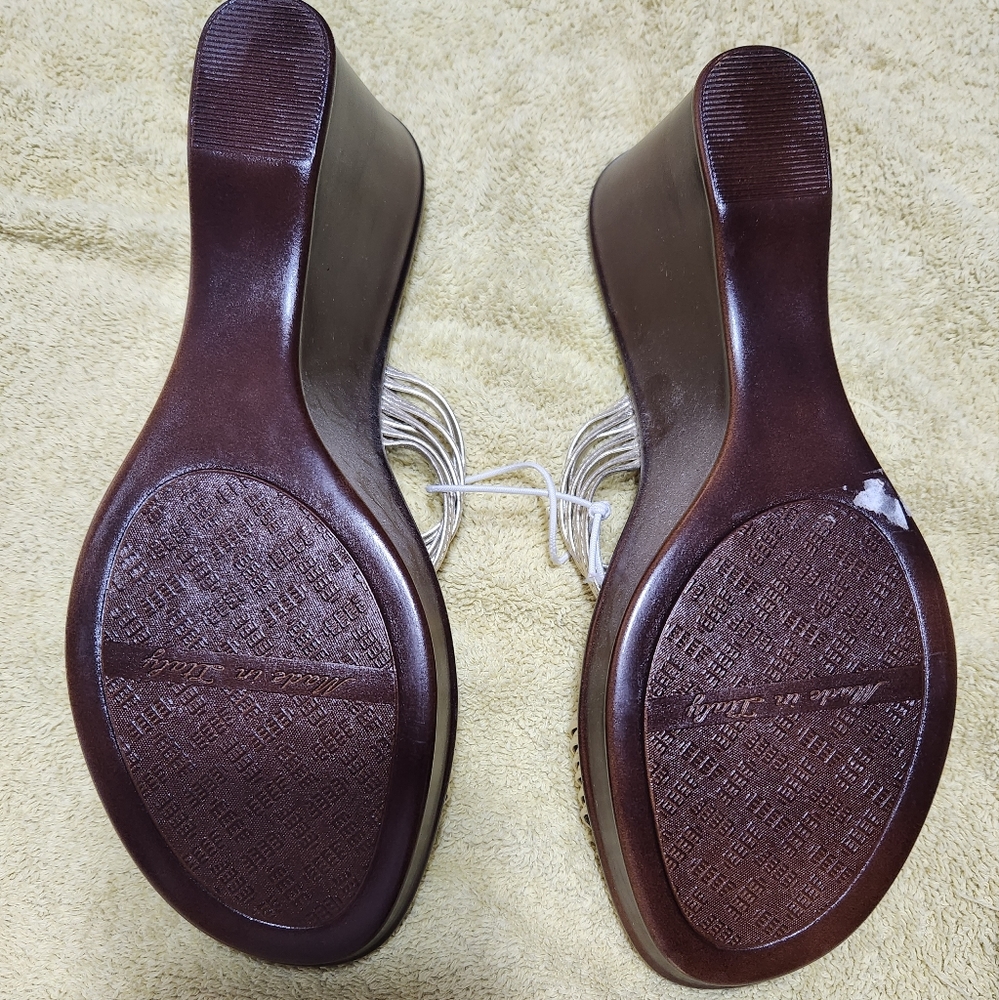 Women's Heeled Sandals - Picture 7 of 7